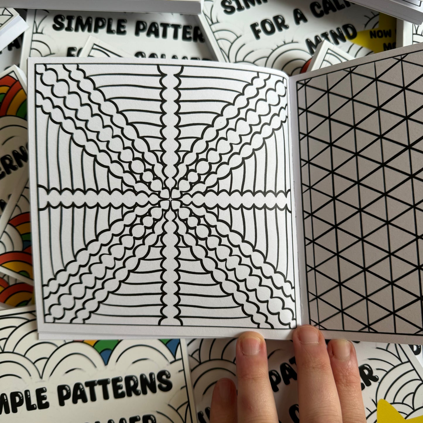 NOW EVEN BIGGER Simple Patterns for a Calmer Mind | Mini Colouring Book