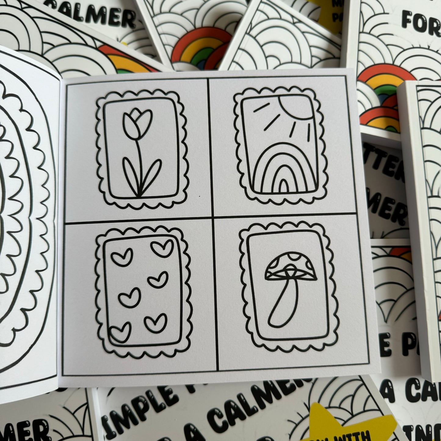 NOW EVEN BIGGER Simple Patterns for a Calmer Mind | Mini Colouring Book