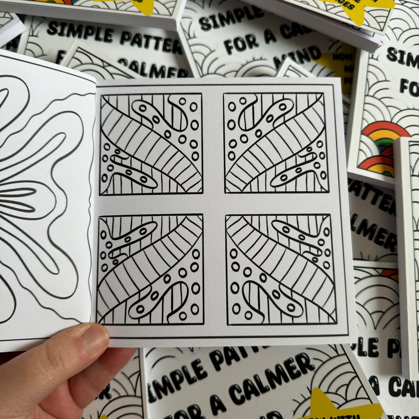 NOW EVEN BIGGER Simple Patterns for a Calmer Mind | Mini Colouring Book
