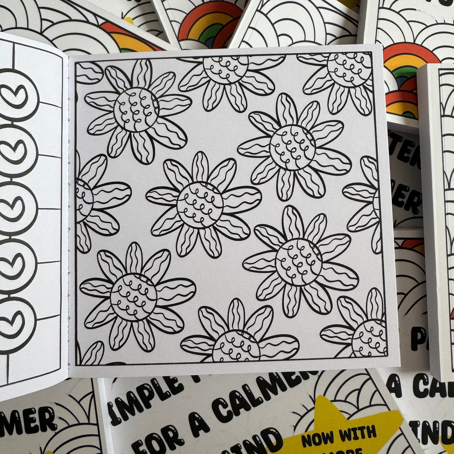 NOW EVEN BIGGER Simple Patterns for a Calmer Mind | Mini Colouring Book